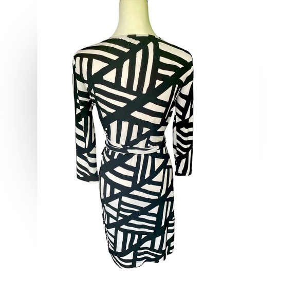 Banana Republic Black & White Geometric Print Stretch Wrap Dress, Small Petite - Picture 3 of 6